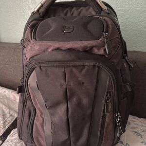 Lightly used Swiss gear backpack .